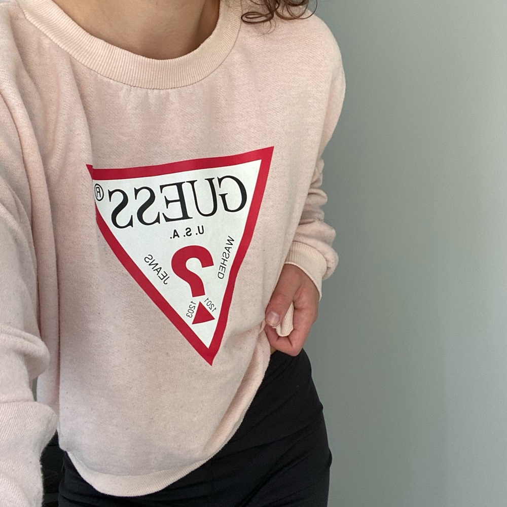 Guess sweatshirt🤗